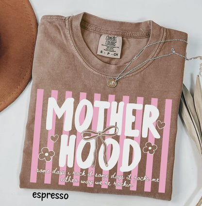 Comfort Colors®Retro Motherhood Shirt, Trendy Mama Shirt, Mom Life Tee, Oversized Graphic Mom T-Shirt, Cool Mom Club Shirt, Mothers Day Gift